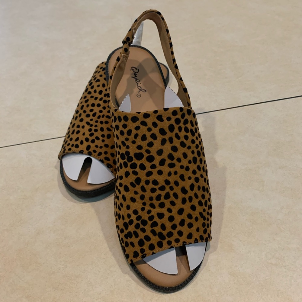 NWOT cute and comfortable leopard print sandals